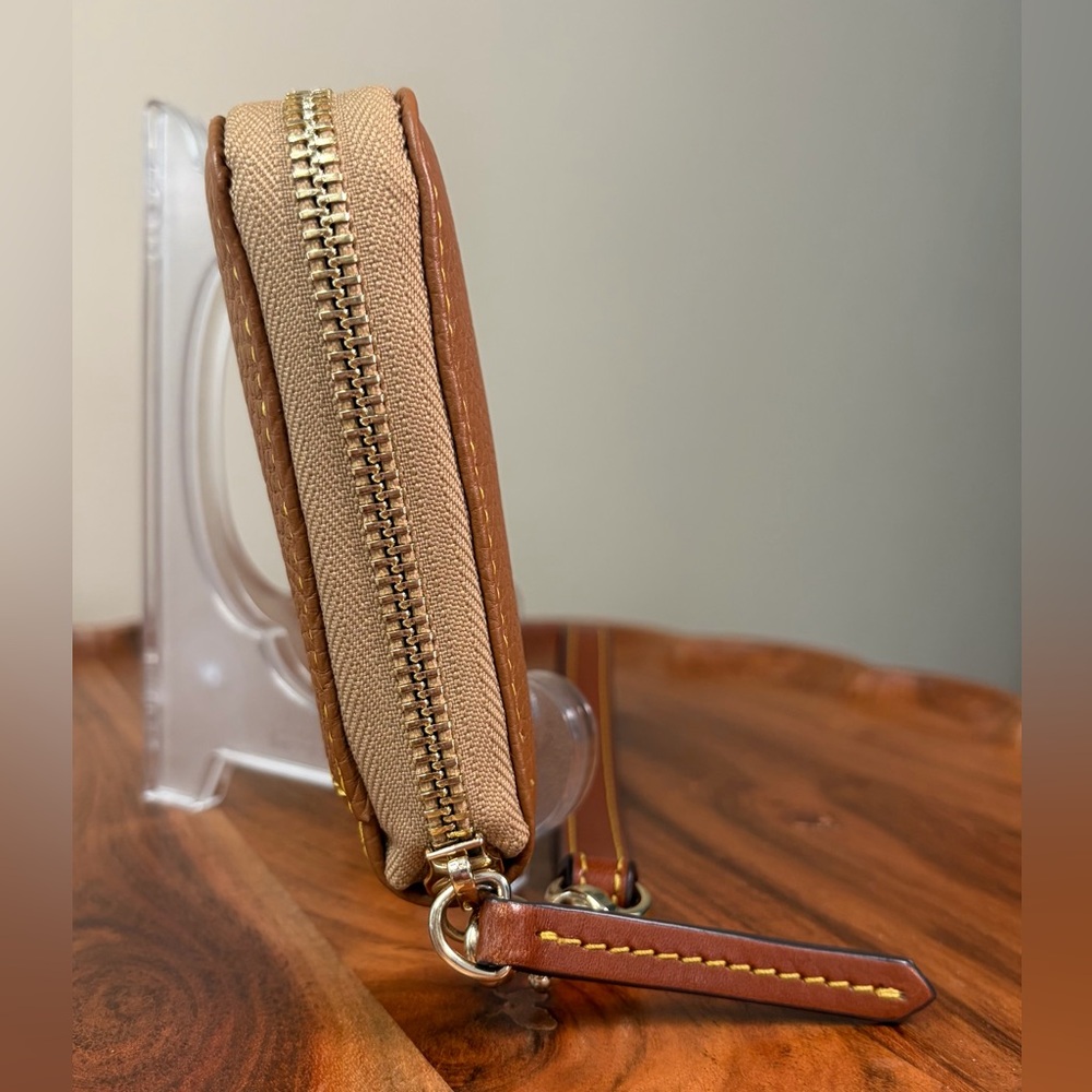 Dooney & Bourke Zip Around Wallet Wristlet Carmel Brown Pebble Leather NWOT - Picture 10 of 16